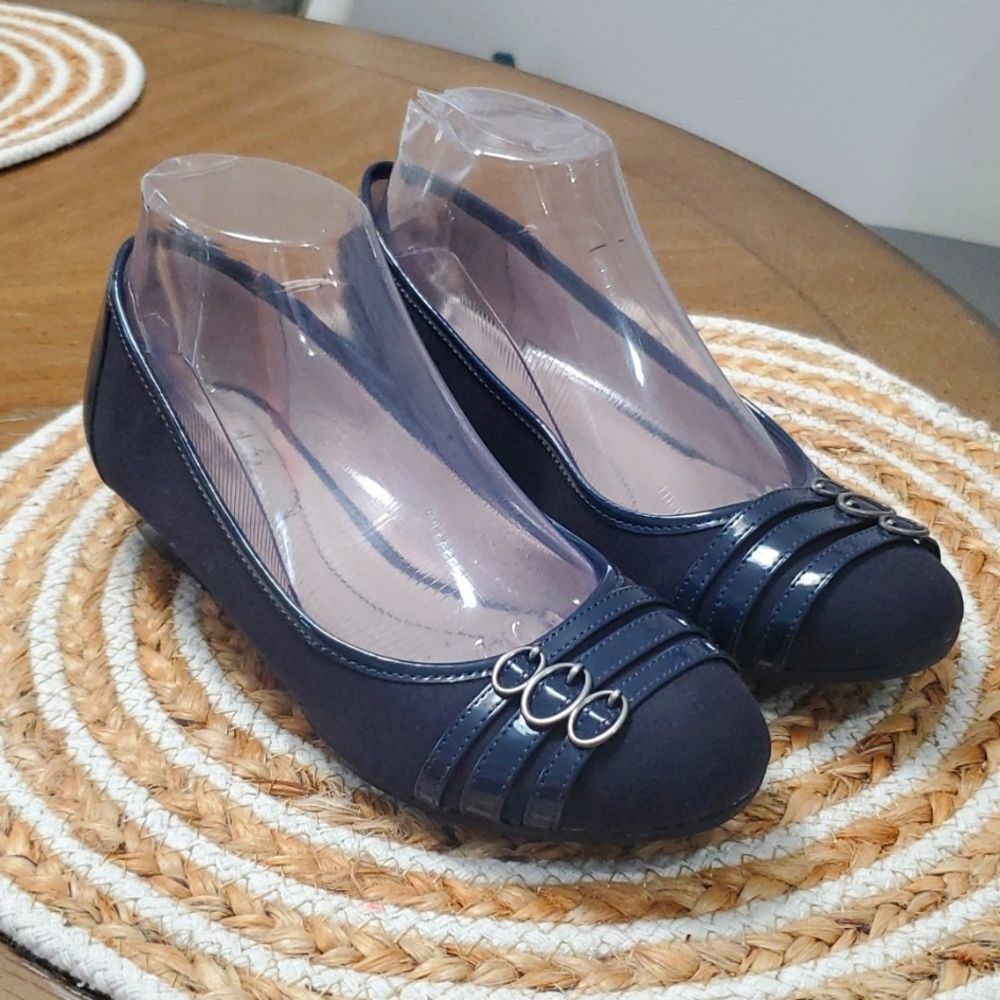 Life Stride, Women’s Navy Blue Wedge Pump. Super Comfortable Slip Ons. Size 7